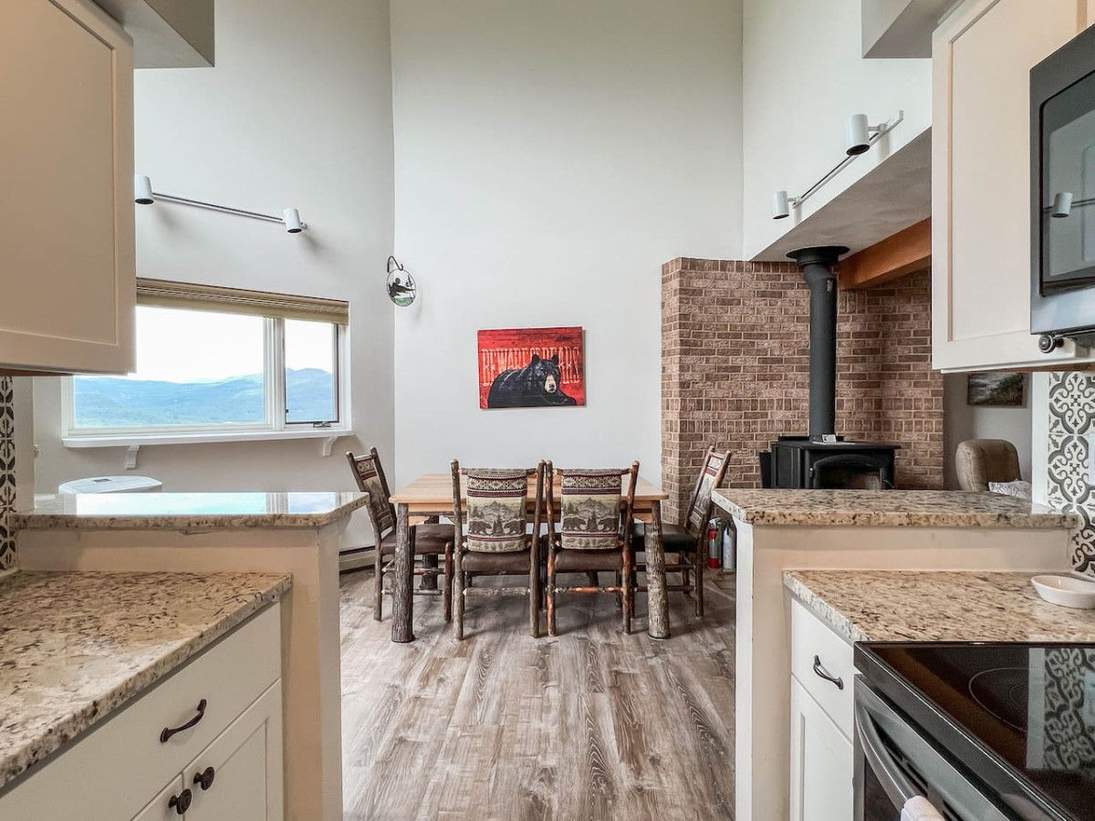 Serene Mountaintop Escape | Best Views in Bartlett