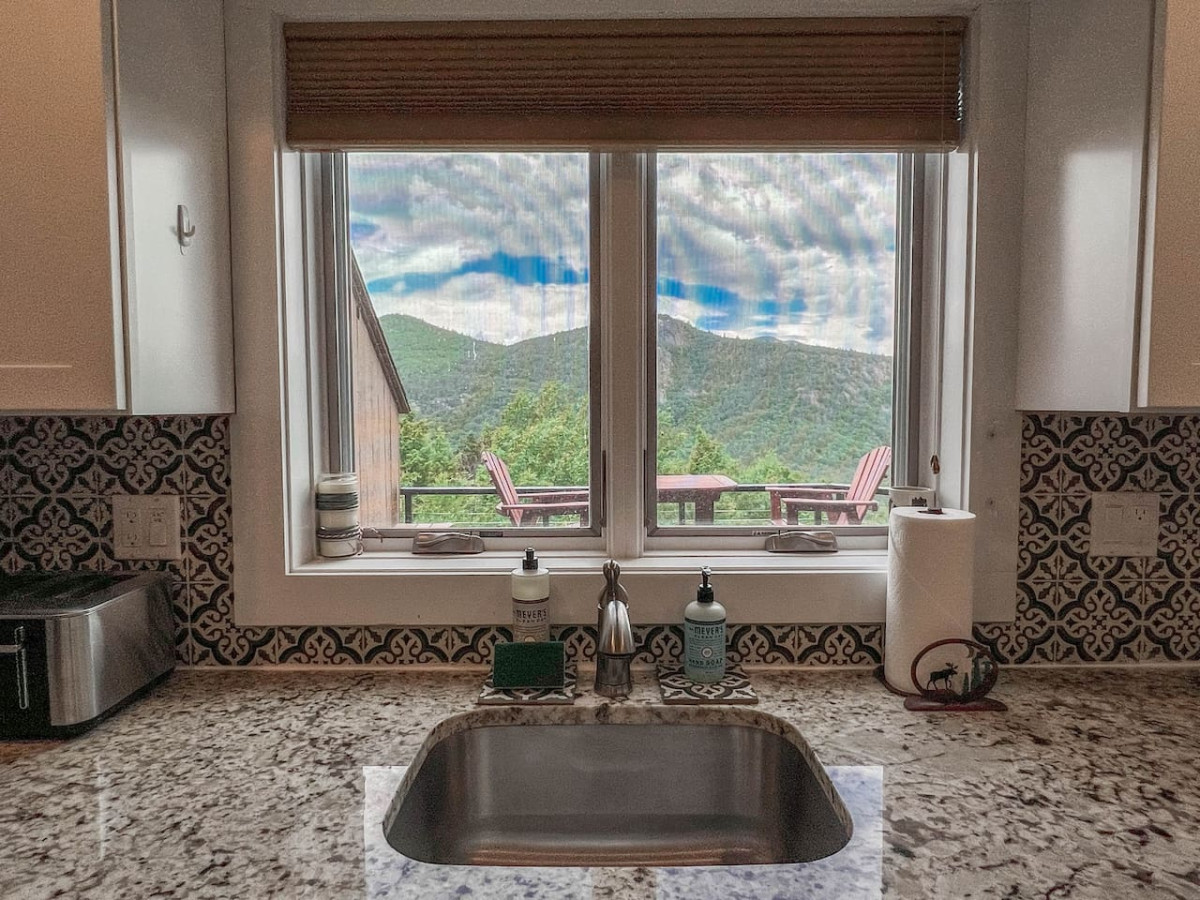 Serene Mountaintop Escape | Best Views in Bartlett