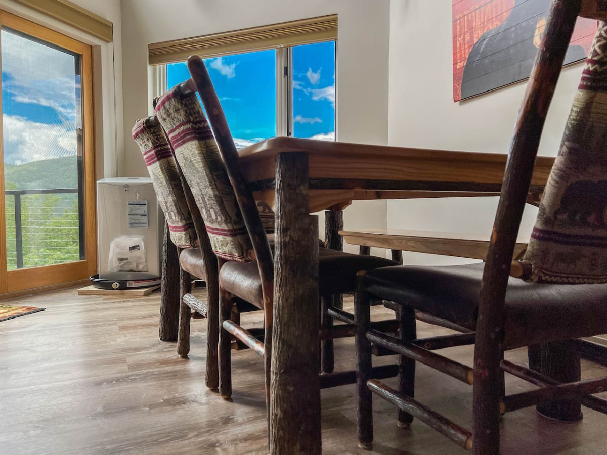 Serene Mountaintop Escape | Best Views in Bartlett