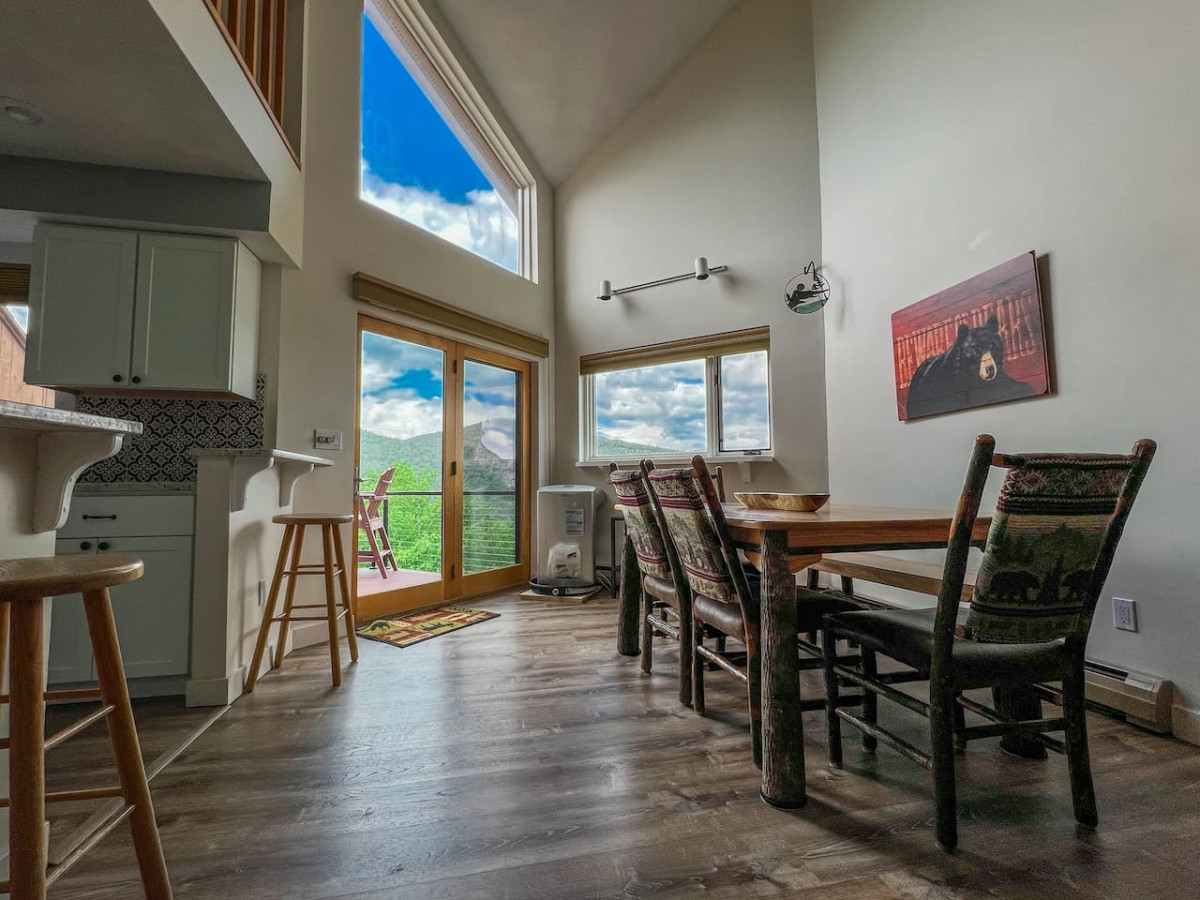Serene Mountaintop Escape | Best Views in Bartlett
