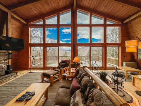 Mountain Villa | Mt. Washington Views | HotTub