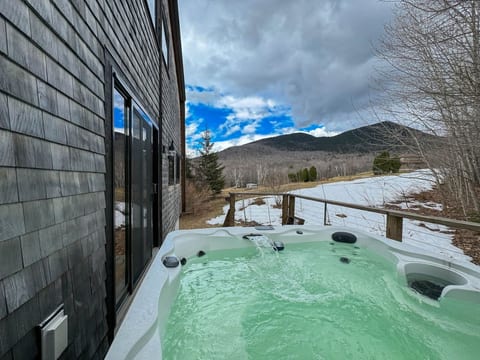 Mountain Villa | Mt. Washington Views | HotTub