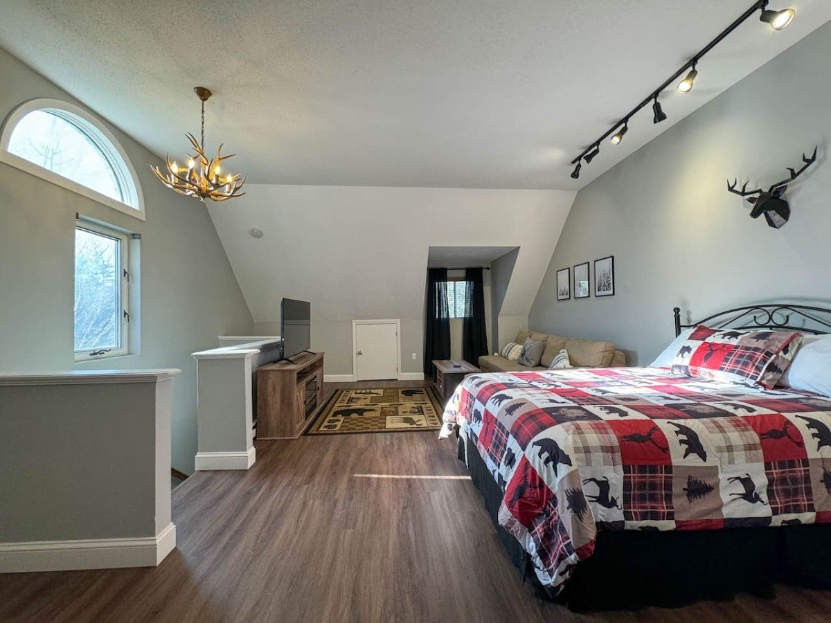 Hawk Hideaway | Incredible Location | Fireplace - North Conway Hawk Hideaway | Incredible Location | Fireplace - North Conway