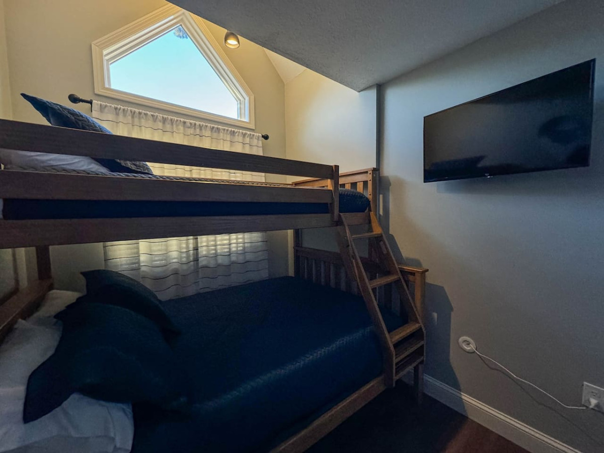 Hawk Hideaway | Incredible Location | Fireplace - North Conway Hawk Hideaway | Incredible Location | Fireplace - North Conway