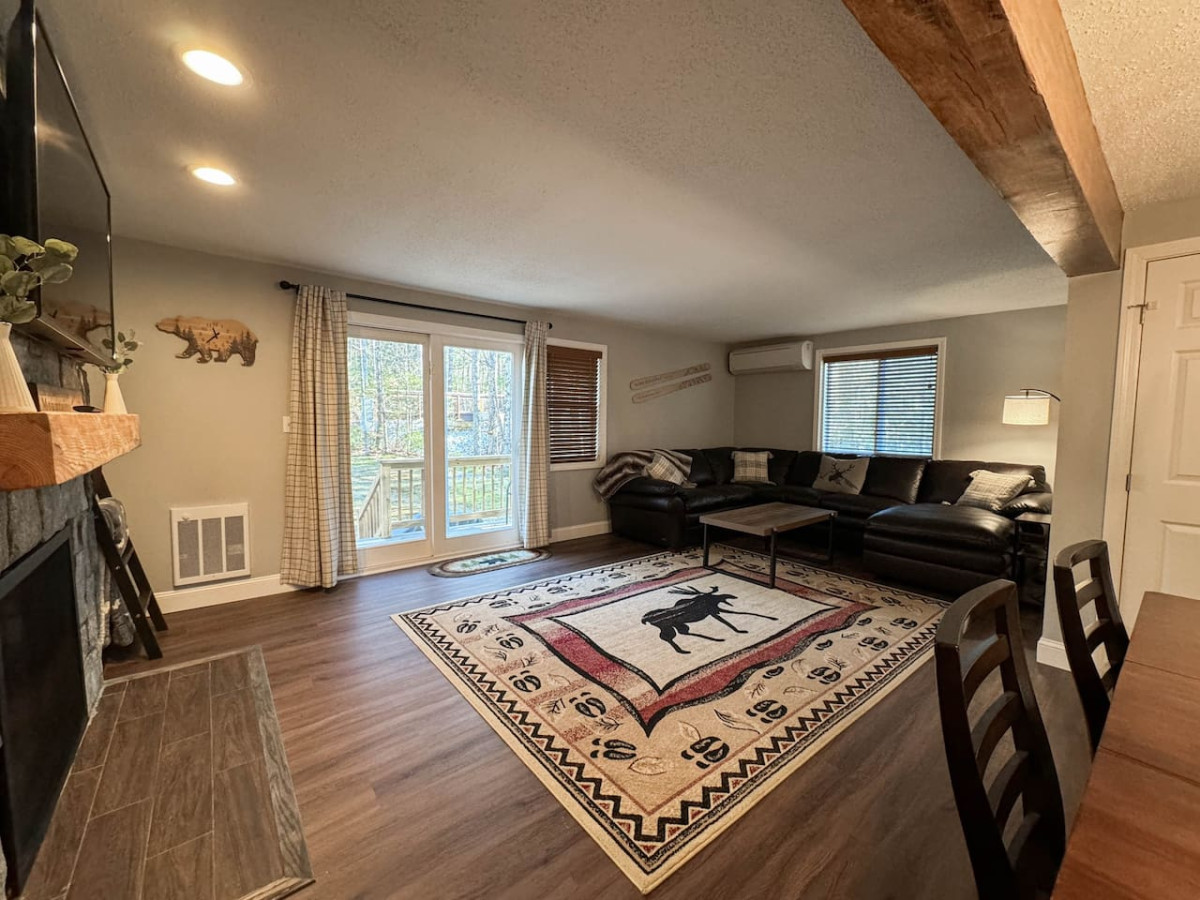 Hawk Hideaway | Incredible Location | Fireplace - North Conway Hawk Hideaway | Incredible Location | Fireplace - North Conway
