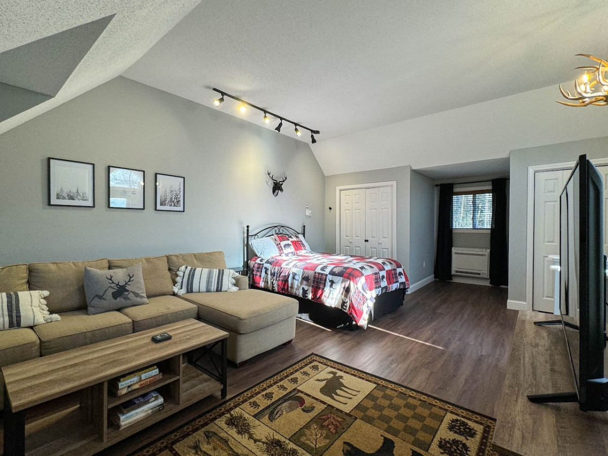 Hawk Hideaway | Incredible Location | Fireplace - North Conway Hawk Hideaway | Incredible Location | Fireplace - North Conway