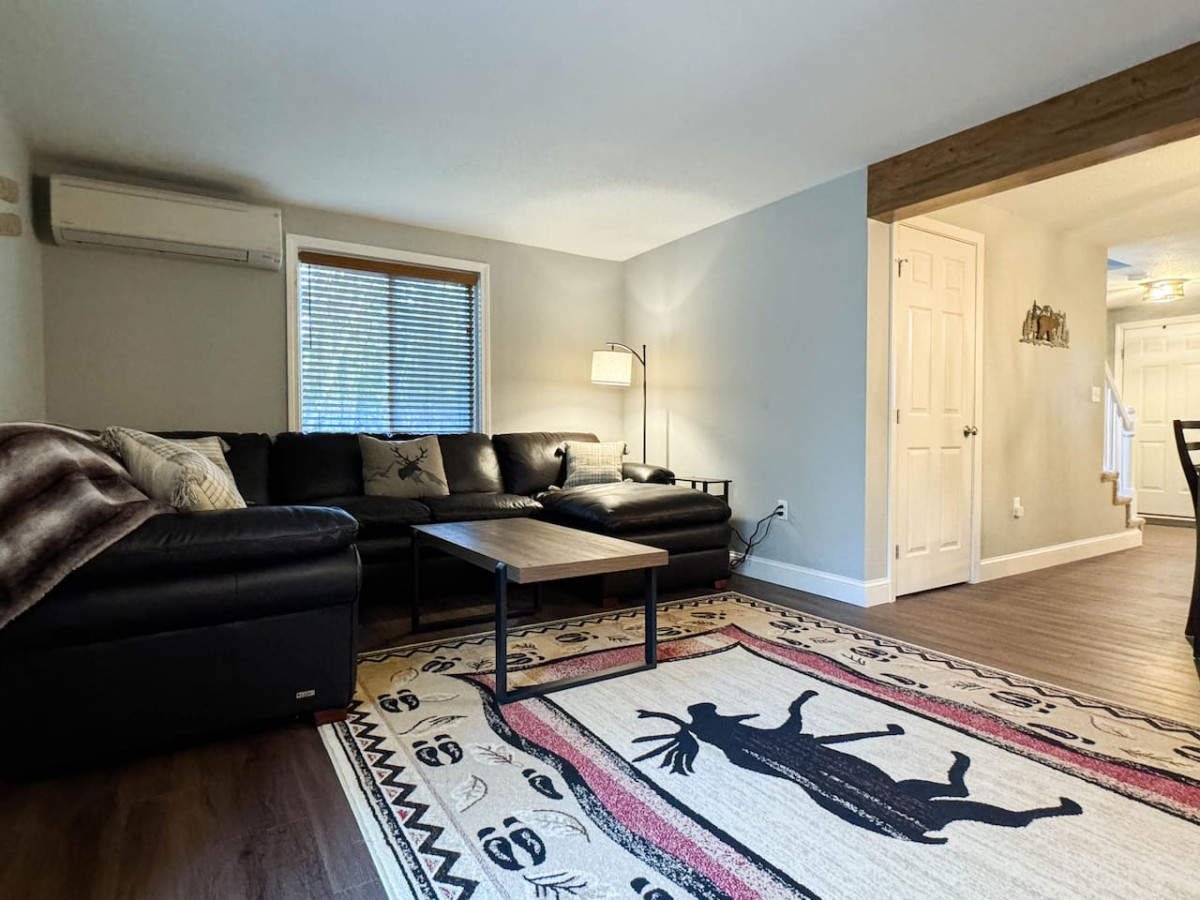 Hawk Hideaway | Incredible Location | Fireplace - North Conway Hawk Hideaway | Incredible Location | Fireplace - North Conway