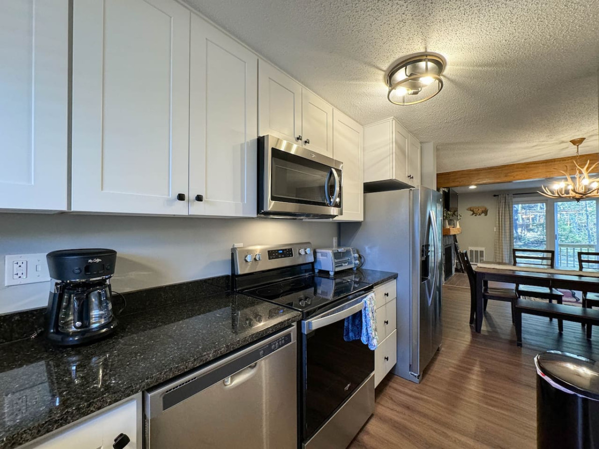 Hawk Hideaway | Incredible Location | Fireplace - North Conway Hawk Hideaway | Incredible Location | Fireplace - North Conway