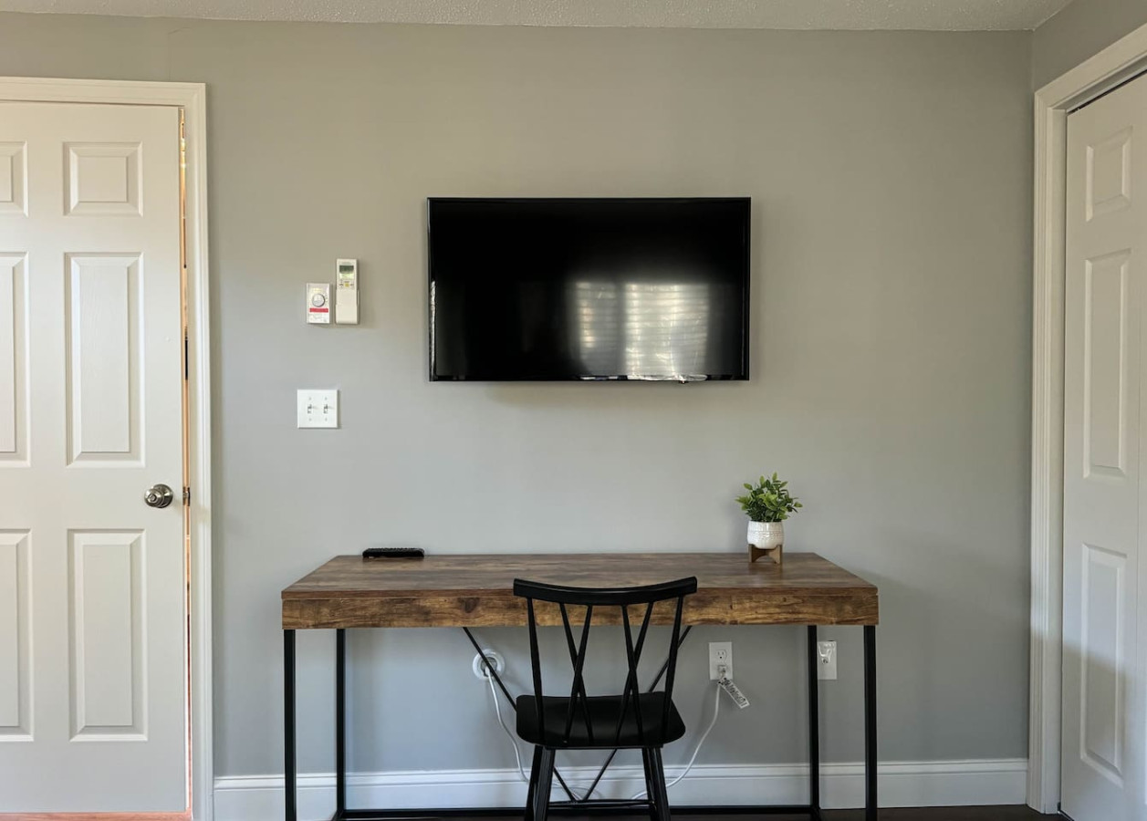Hawk Hideaway | Incredible Location | Fireplace - North Conway Hawk Hideaway | Incredible Location | Fireplace - North Conway