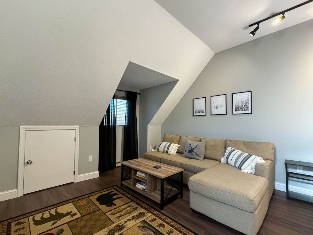 Hawk Hideaway | Incredible Location | Fireplace - North Conway Hawk Hideaway | Incredible Location | Fireplace - North Conway