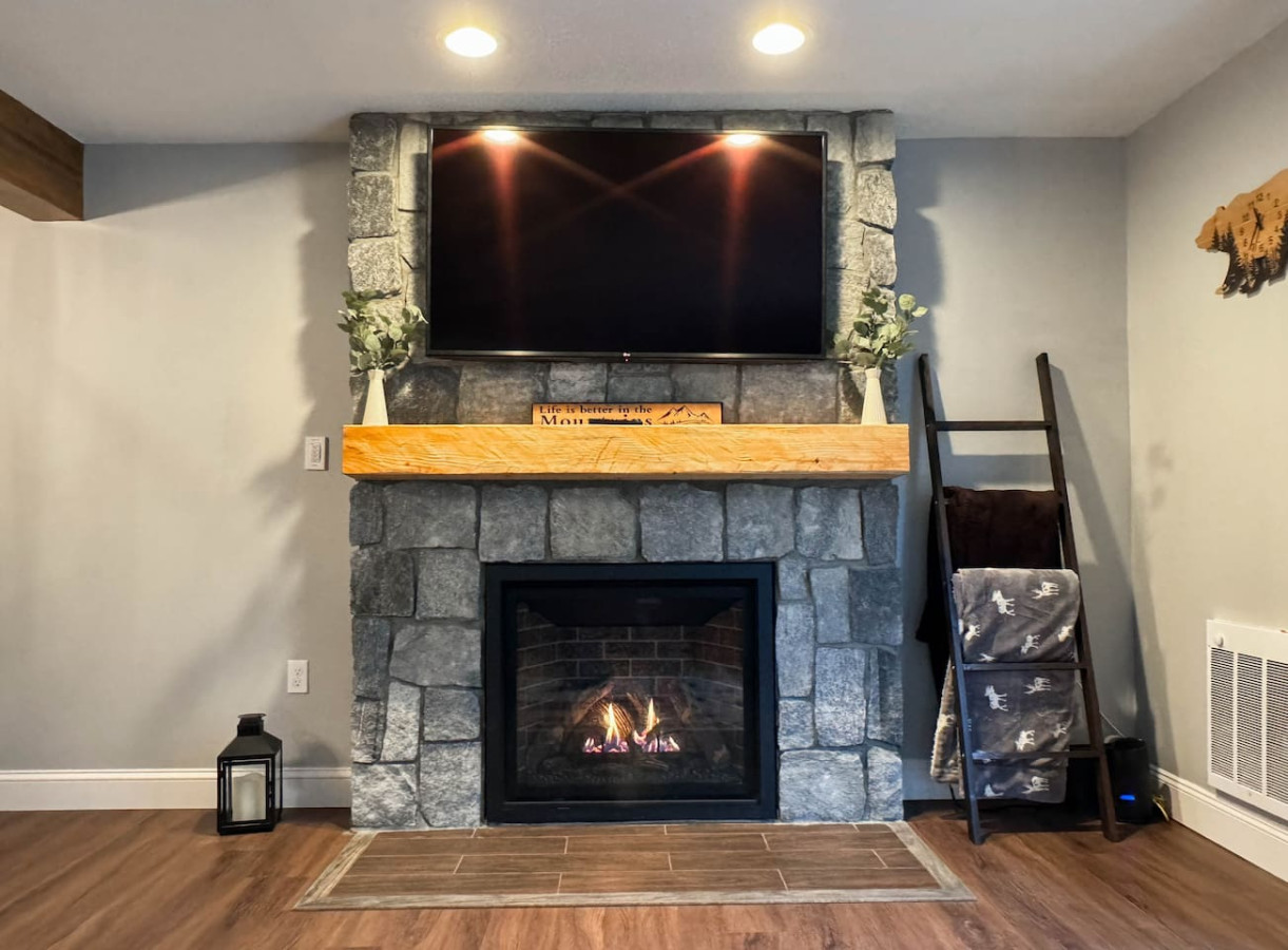 Hawk Hideaway | Incredible Location | Fireplace - North Conway Hawk Hideaway | Incredible Location | Fireplace - North Conway