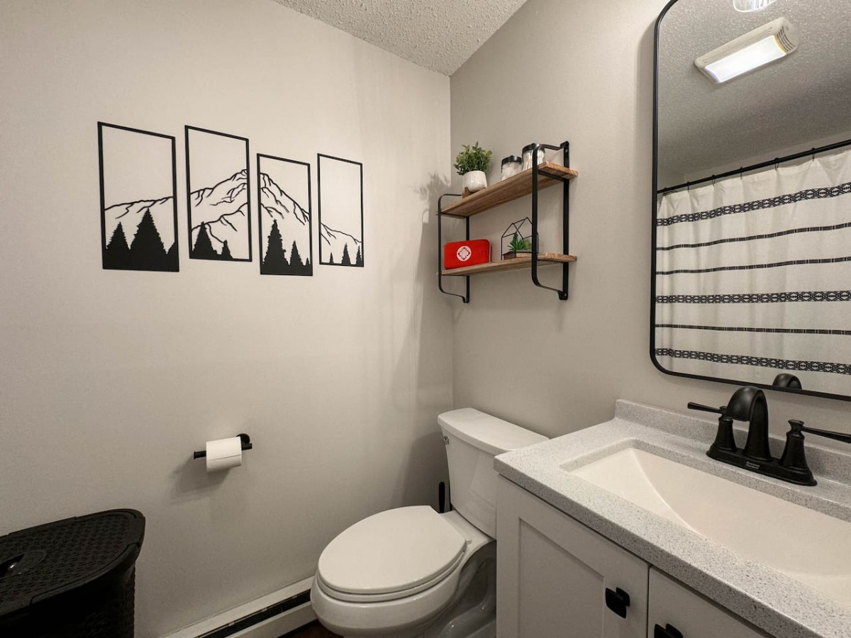 Hawk Hideaway | Incredible Location | Fireplace - North Conway Hawk Hideaway | Incredible Location | Fireplace - North Conway