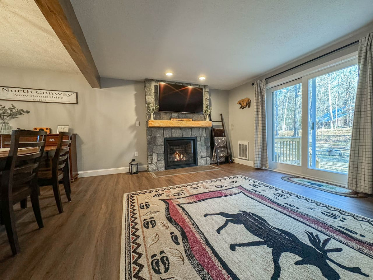 Hawk Hideaway | Incredible Location | Fireplace - North Conway Hawk Hideaway | Incredible Location | Fireplace - North Conway