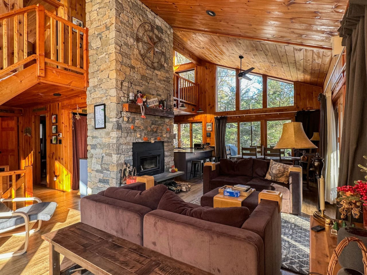 stonewood-lodge-or-lake-access-or-arcade-game-room/