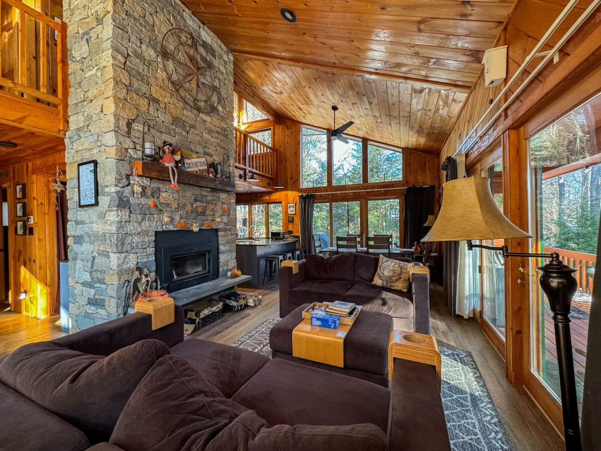 stonewood-lodge-or-lake-access-or-arcade-game-room/