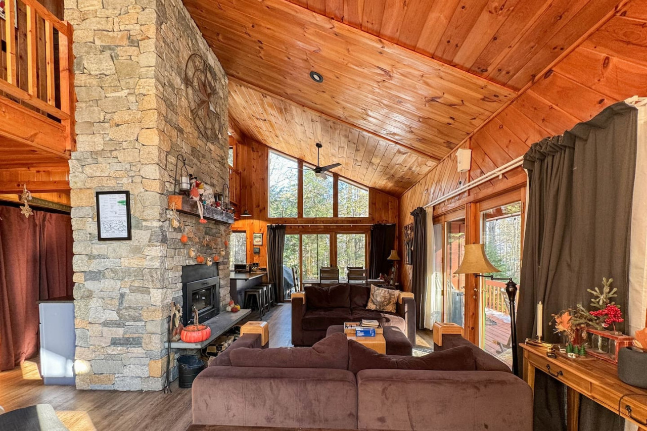 stonewood-lodge-or-lake-access-or-arcade-game-room/