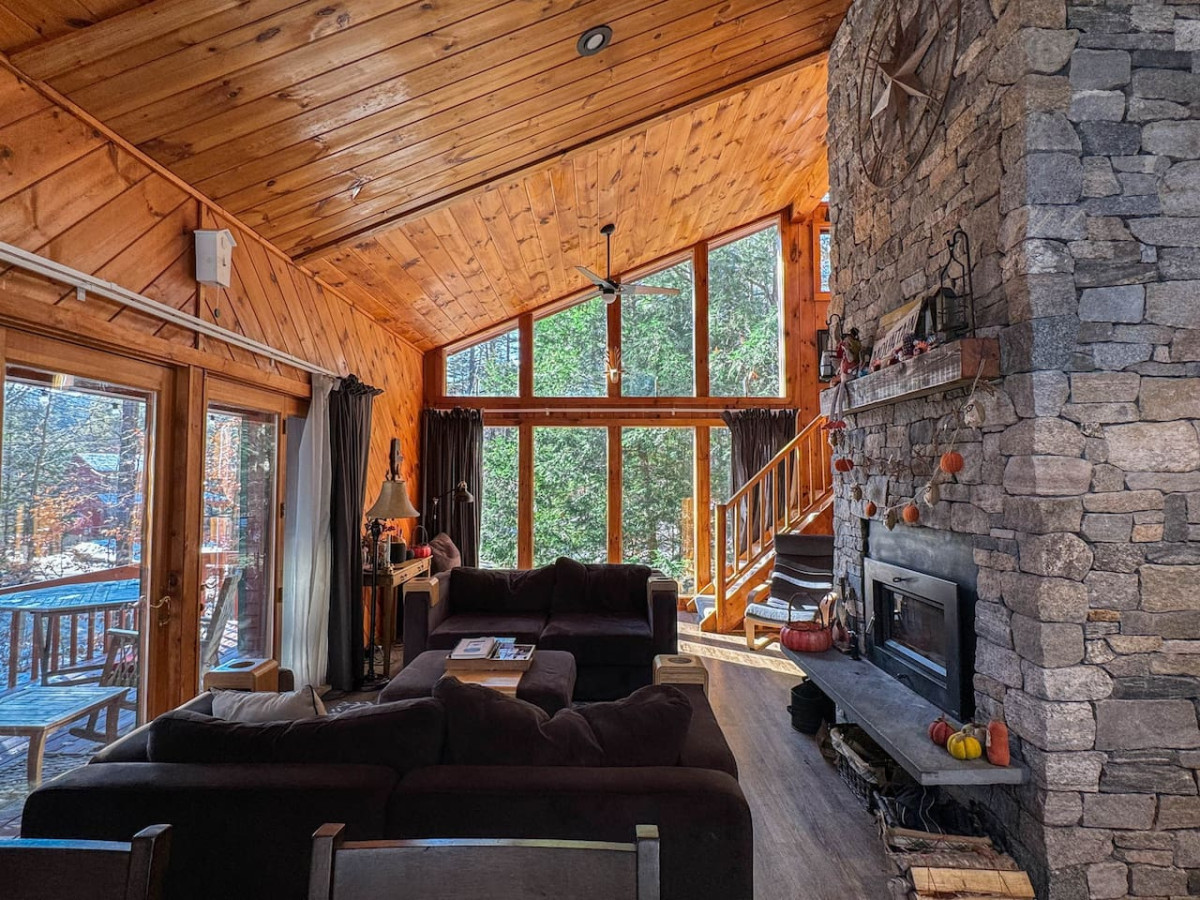 stonewood-lodge-or-lake-access-or-arcade-game-room/