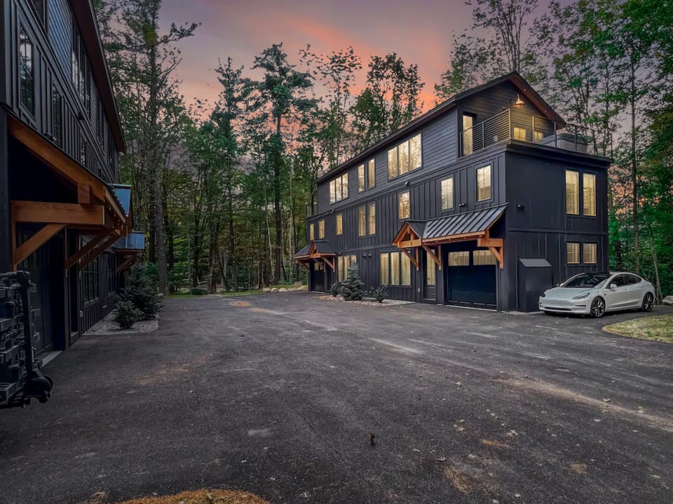 Black Diamond @ Cranmore Mt. | Brand new | Hot Tub - North Conway