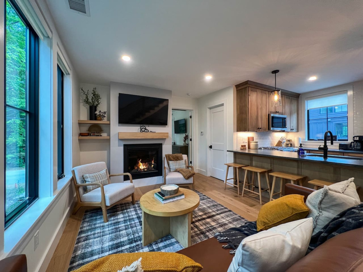 black-diamond-@-cranmore-mt.-or-brand-new-or-hot-tub/