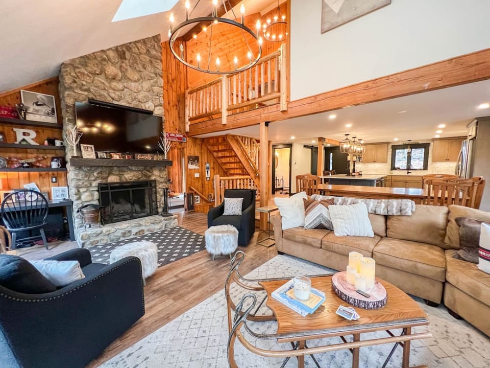 Expansive 3800 ft.² Home | Private Gym & Hot Tub! - North Conway