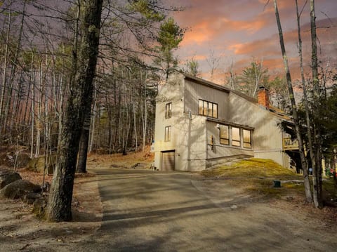 Expansive 3800 ft.² Home | Private Gym & Hot Tub!