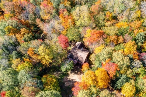 Spacious, Hot Tub, Game Room & Private Brook