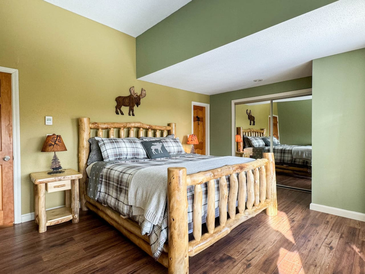 East Ledge Lodge | Views, Pool Table, Spacious