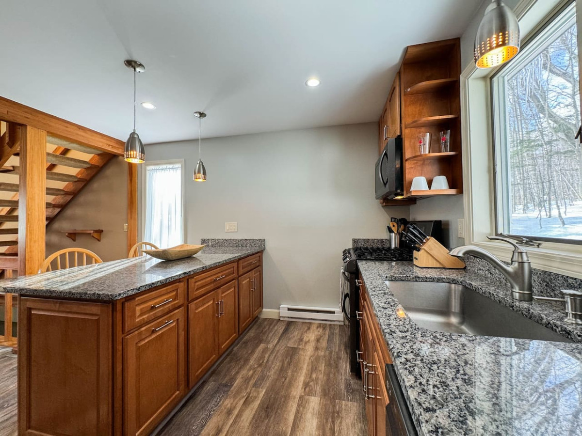 East Ledge Lodge | Views, Pool Table, Spacious