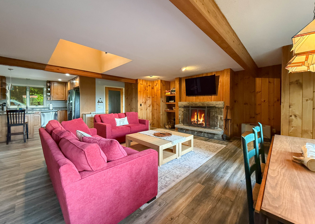 East Ledge Lodge | Views, Pool Table, Spacious
