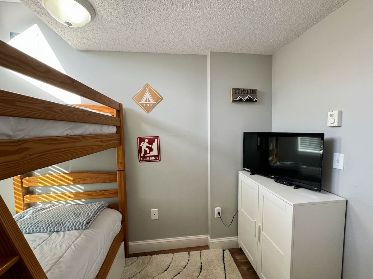The Hawk Haven | Spacious, Game Room, Trail Access - North Conway The Hawk Haven | Spacious, Game Room, Trail Access - North Conway