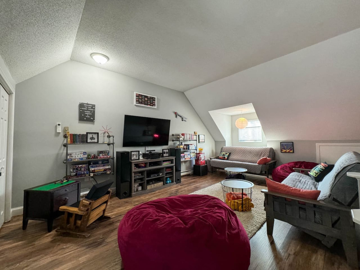 The Hawk Haven | Spacious, Game Room, Trail Access - North Conway The Hawk Haven | Spacious, Game Room, Trail Access - North Conway