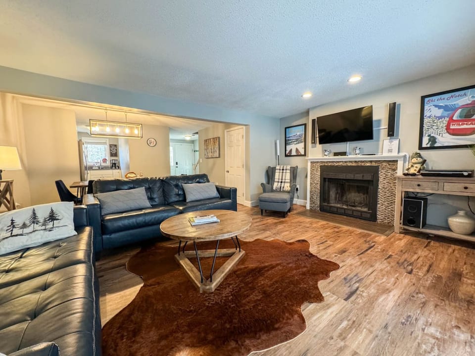The Hawk Haven | Spacious, Game Room, Trail Access - North Conway