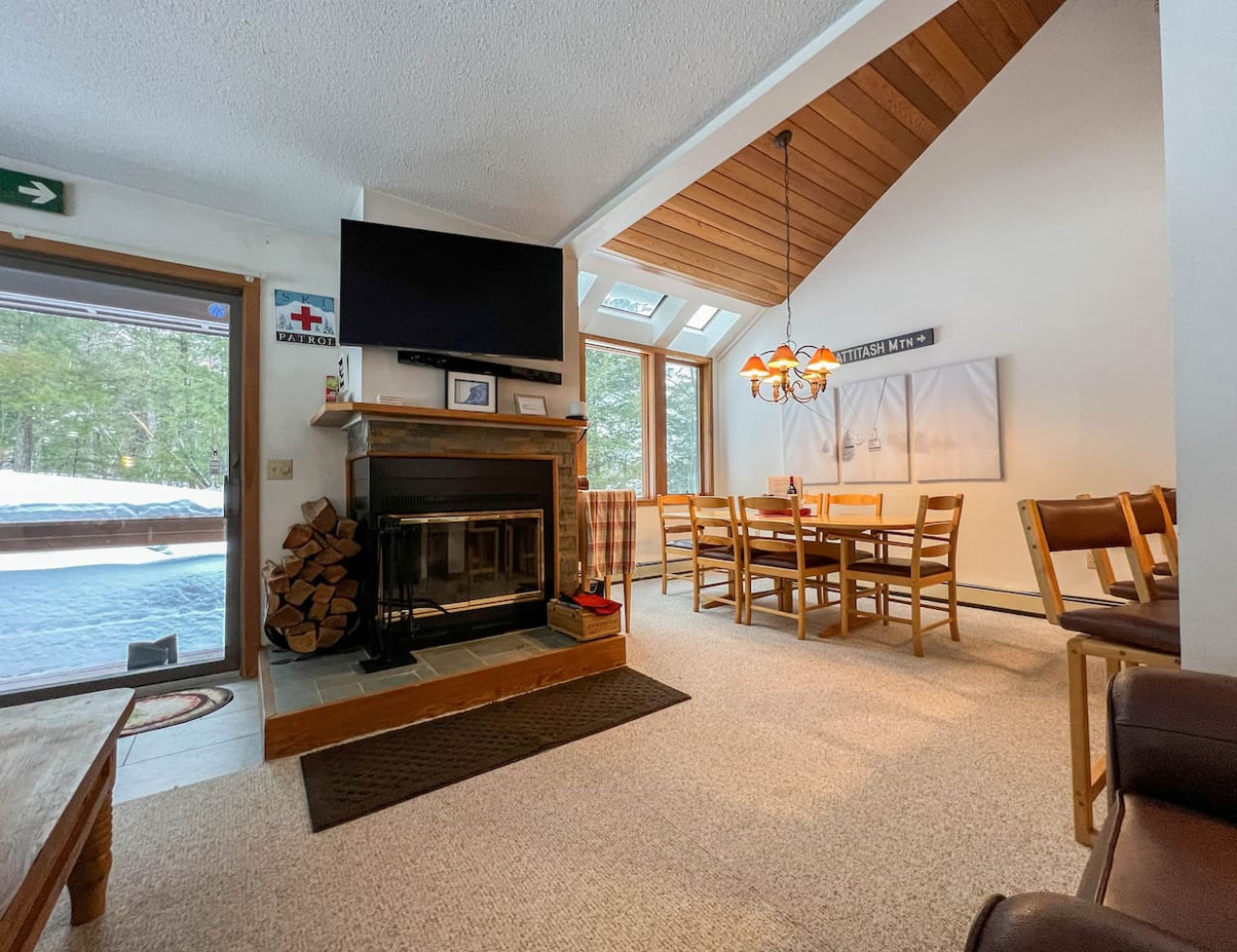 Ski-in/Ski-out Slopeside Attitash Family Home ⛷