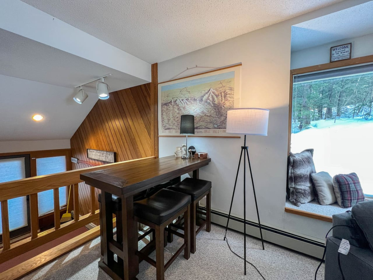 Ski-in/Ski-out Slopeside Attitash Family Home ⛷