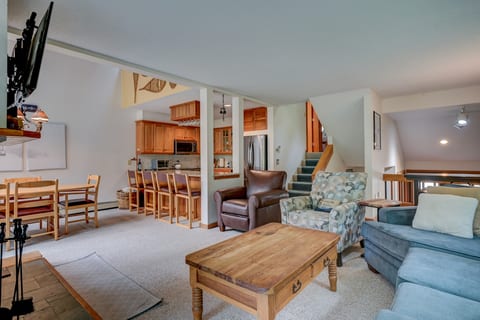 Ski-in/Ski-out Slopeside Attitash Family Home