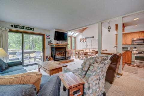 Ski-in/Ski-out Slopeside Attitash Family Home