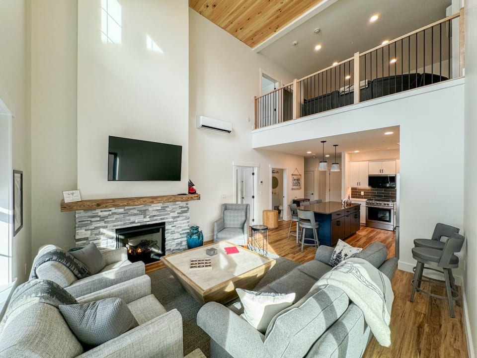 Cranmore | Brand New | 2-Story | Base of Mt | Pool - North Conway