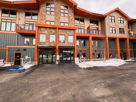 Cranmore | Brand New | 2-Story | Base of Mt | Pool