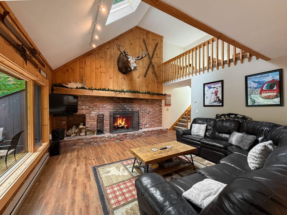 Woodland Retreat | Spacious Family Home + Modern! - Bartlett