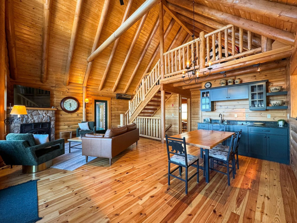 Peak View Cabin | Views | Spacious | 23 Acres