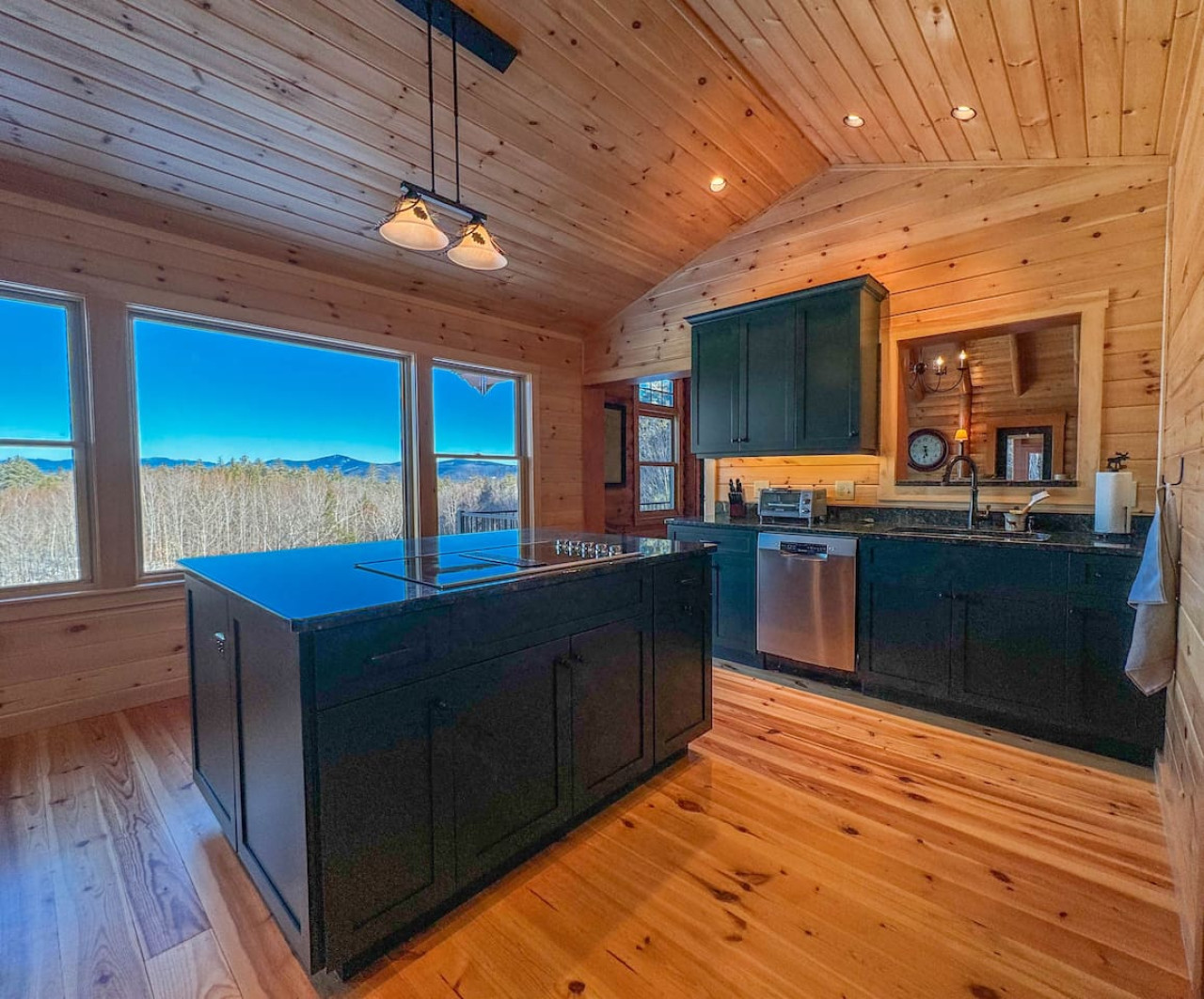 Peak View Cabin | Views | Spacious | 23 Acres