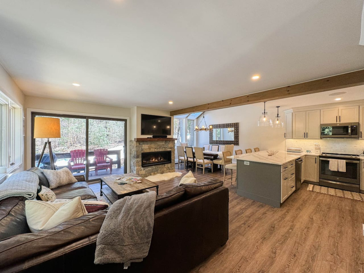 Attitash Heights | Ski in/out Getaway with Pool