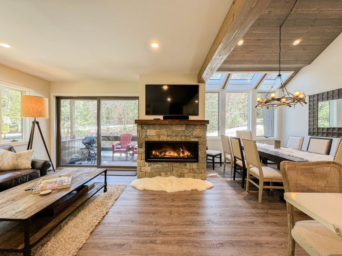 Attitash Heights | Ski in/out Getaway with Pool