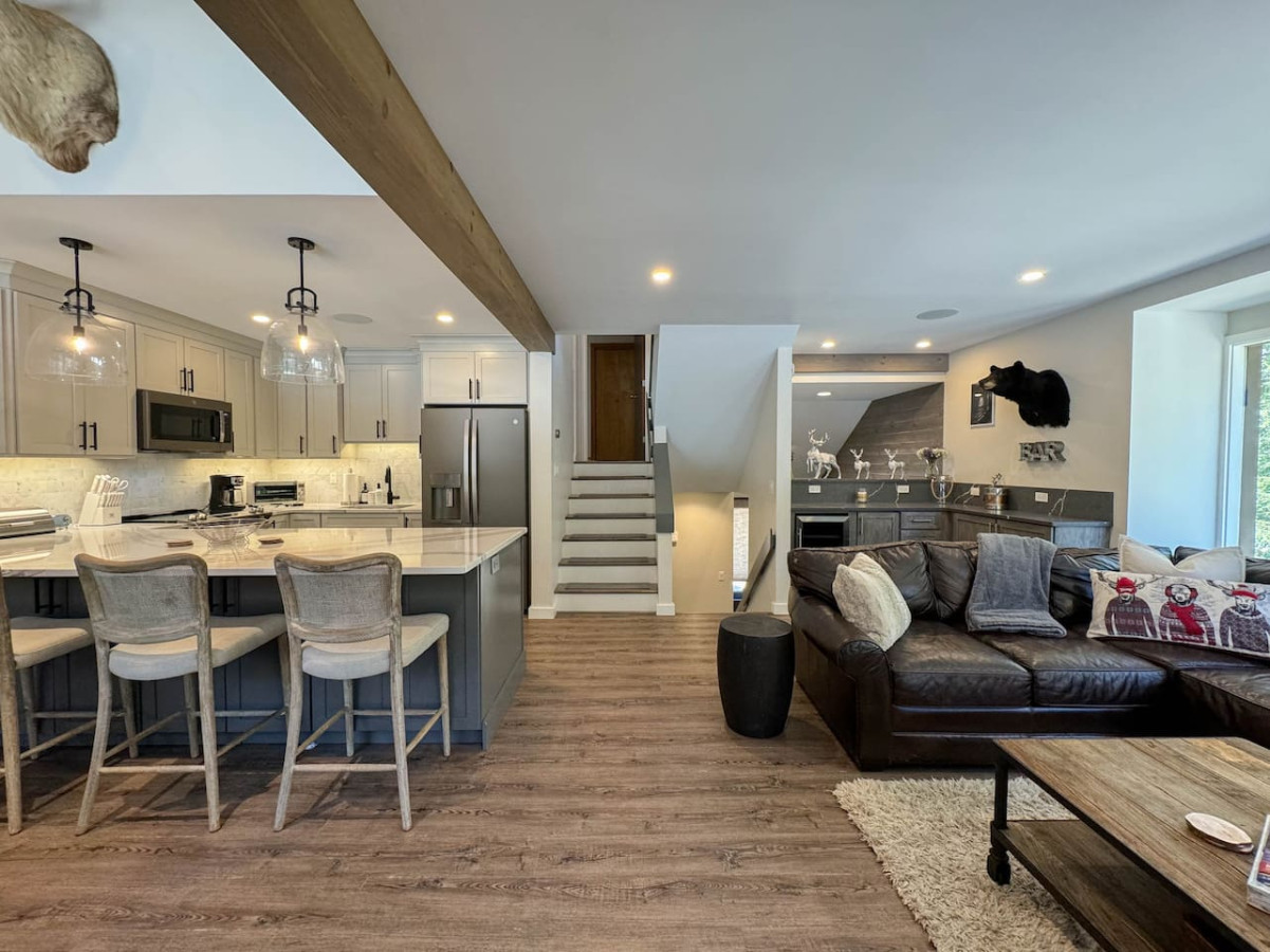 Attitash Heights | Ski in/out Getaway with Pool