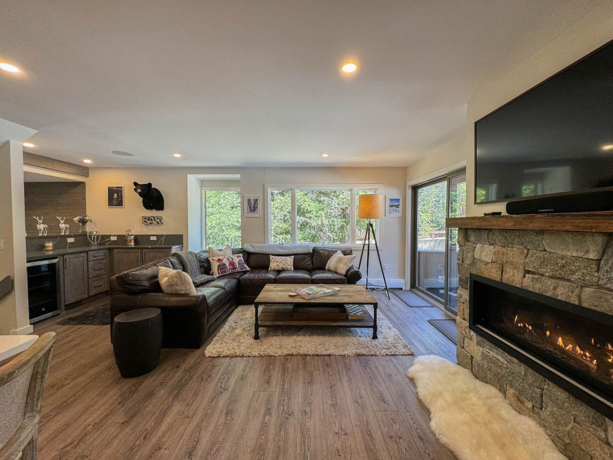 Attitash Heights | Ski in/out Getaway with Pool