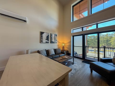 Cranmore Escape | Modern, Walk to Town, Pool!