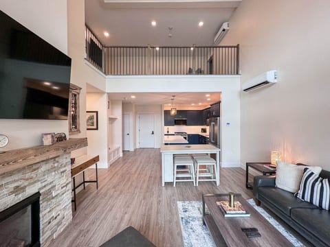 Cranmore Escape | Modern, Walk to Town, Pool!