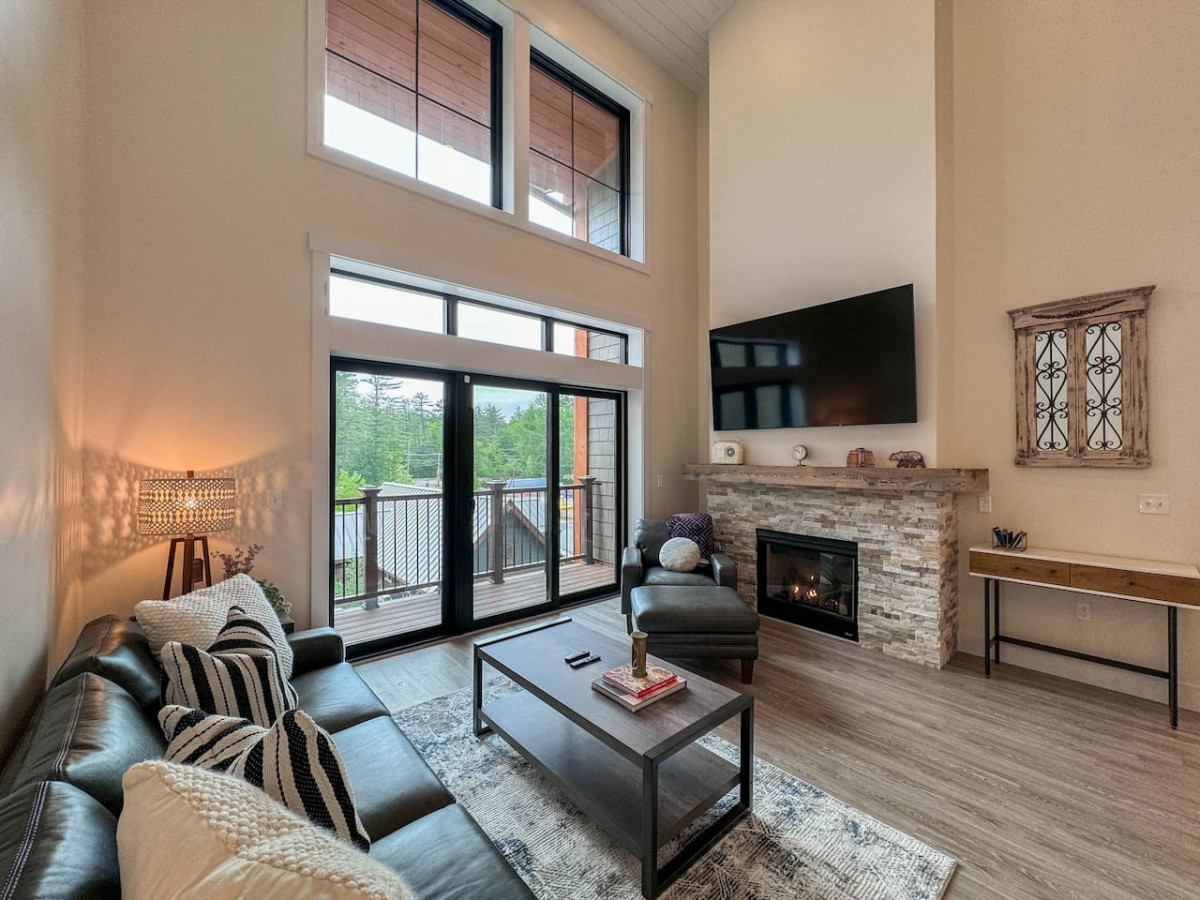 Cranmore Escape | Modern, Walk to Town, Pool!