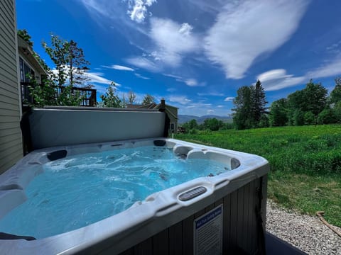 Black Mountain Ski in/out Home | Views + Hot tub!