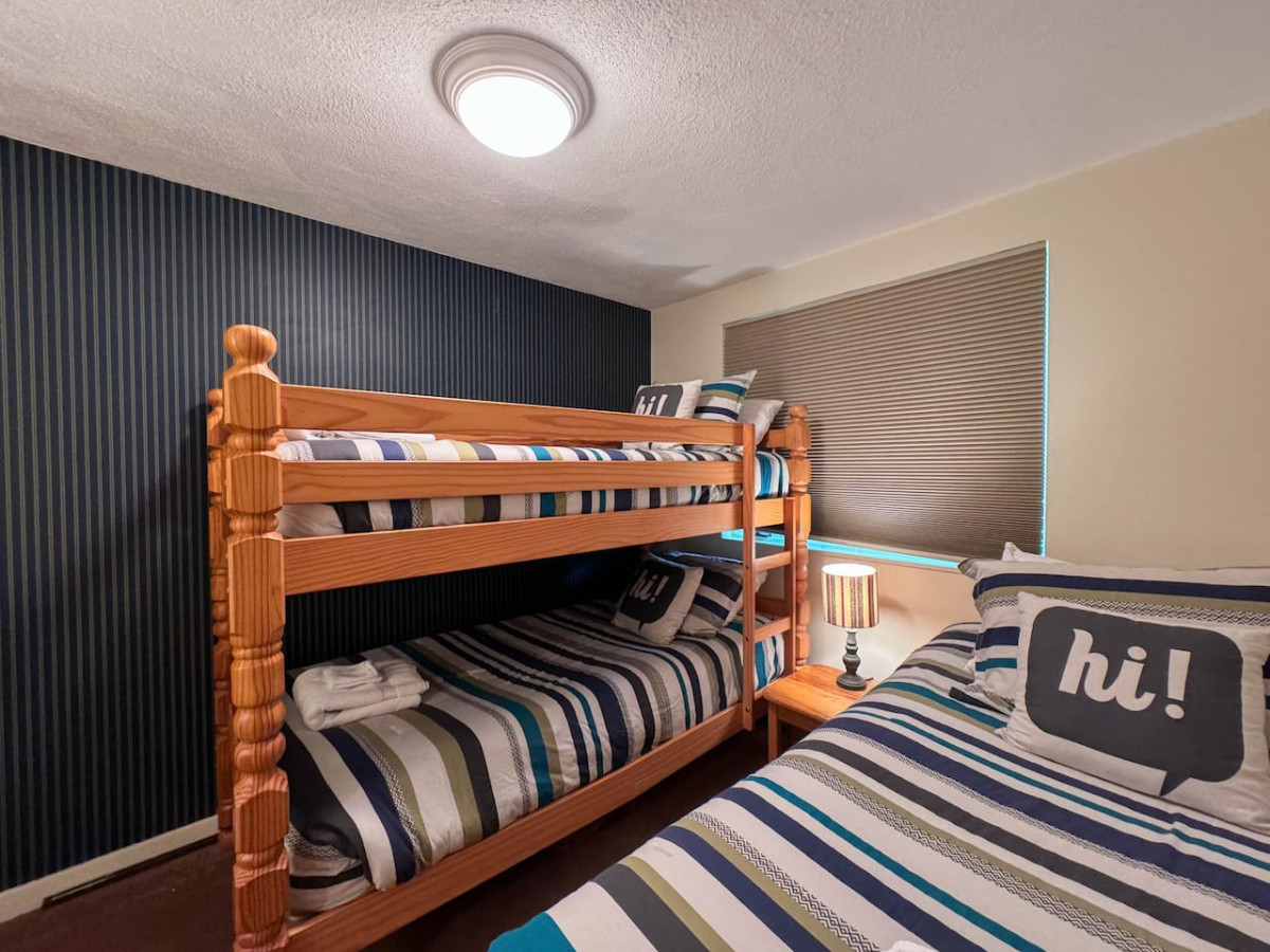 Granite View Retreat | Views, Storyland, modern - Bartlett Granite View Retreat | Views, Storyland, modern - Bartlett